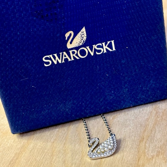 Iconic Swarovski Swan Necklace - Picture 2 of 12